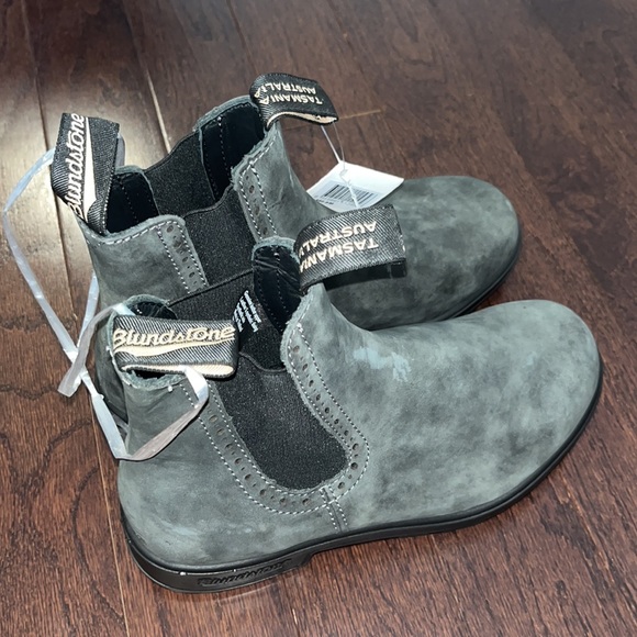 NWT BLUNDSTONE 1630 WOMEN'S ORIGINALS
HIGH TOP BOOTS - RUSTIC BLACK - Picture 5 of 8